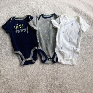 2/$15 Lot of 3 Baby Cloud Island Bodysuits 0-3m